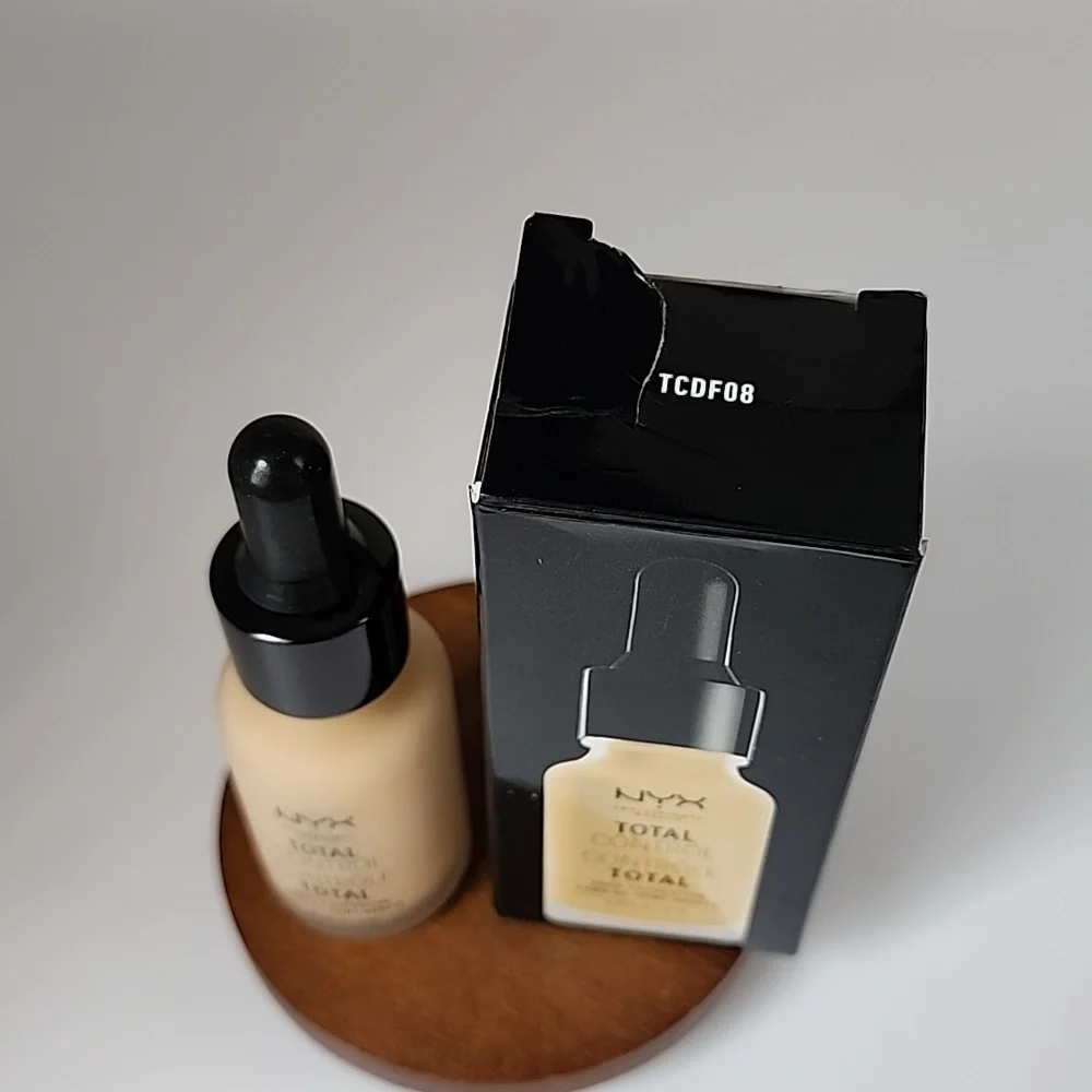 NYX Total Control Drop Foundation- TCDF08